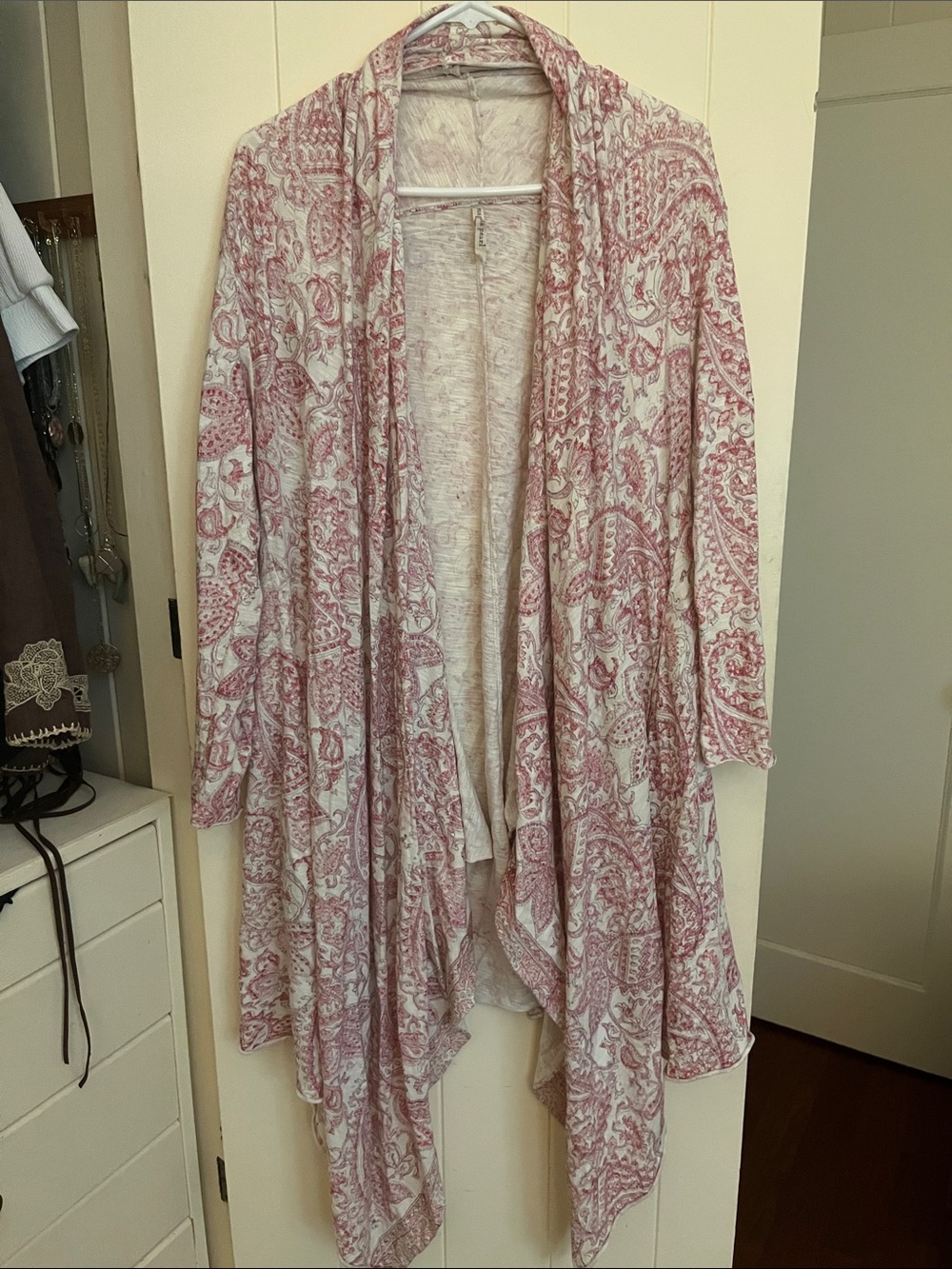 Magnolia Pearl Lightweight Paisley Drape Cardigan in Rose and Cream